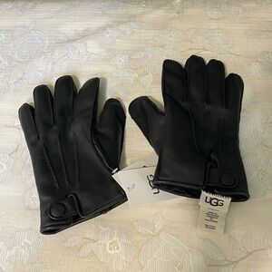 UGG Leather 3 Point Snap Smart Gloves. Size M